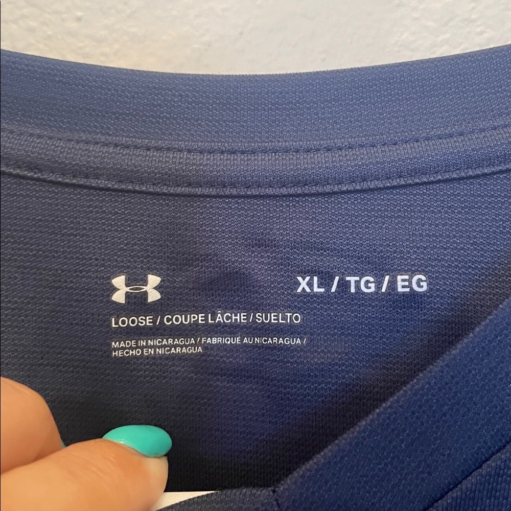 Under Armour Loose V Neck Shirt Size XL - Picture 5 of 5